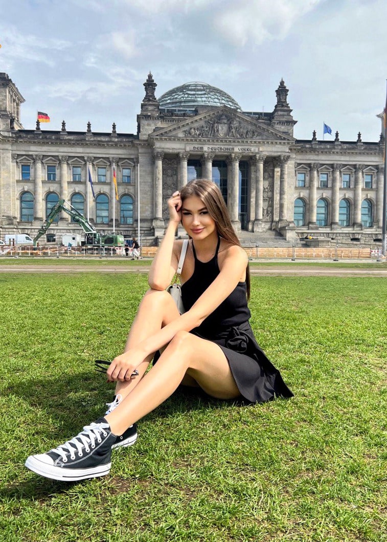 Veronika L - Image 4